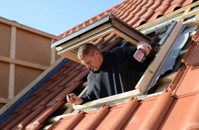 Pose de fenêtres de toit Velux à Courbépine